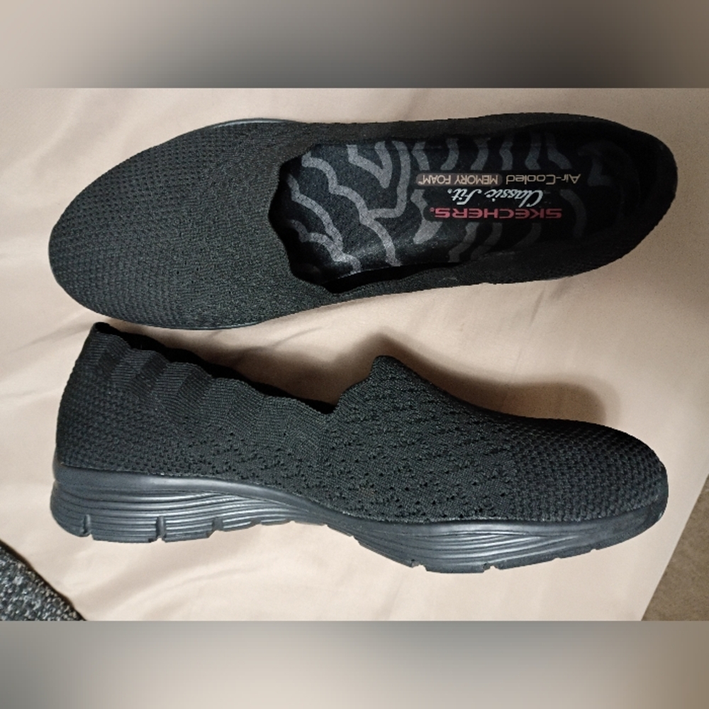 Skechers Women's Black Knit Slip-On Sneakers